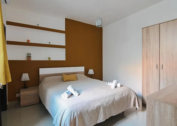 Anici Crt Penthouse 4 - With Private Rooftop Pool * Victoria