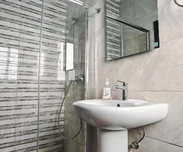 Anici Crt Penthouse 4 - With Private Rooftop Pool * Victoria