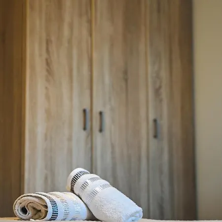 Anici Crt Penthouse 4 - With Private Rooftop Pool 아파트 *